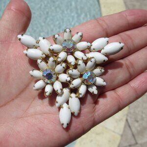 VINTAGE JULIANA GOLD TONE, MILK GLASS & AB Crystals 2.5" FLORAL BROOCH PIN